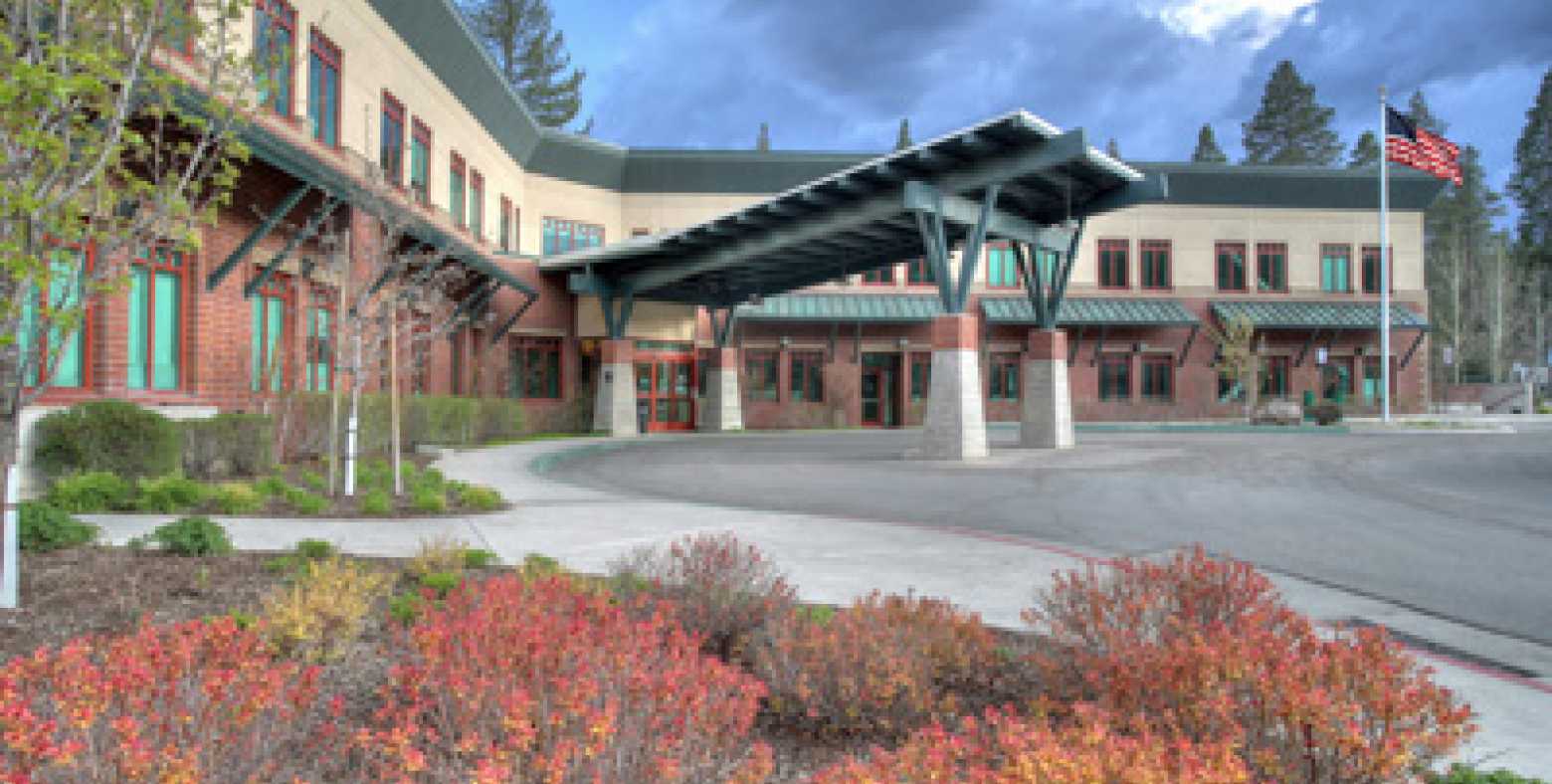 Tahoe Forest Hospital exterior entrance
