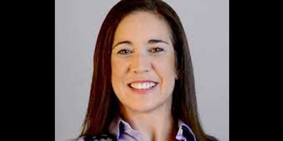 Dr. Naomi Albertson headshot