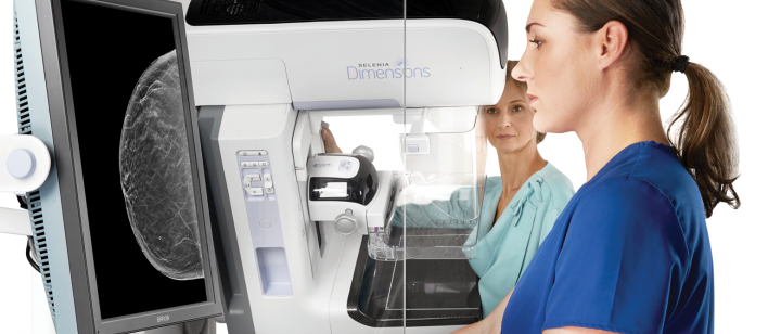Technician and patient with New Genius™ 3D Mammography™ Tomosynthesis Technology