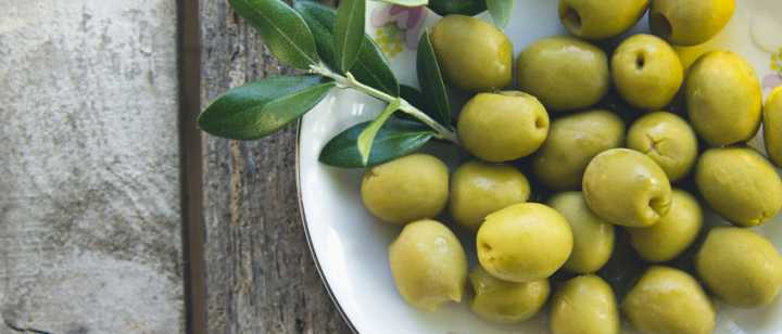 bowl of Niçoise olives 
