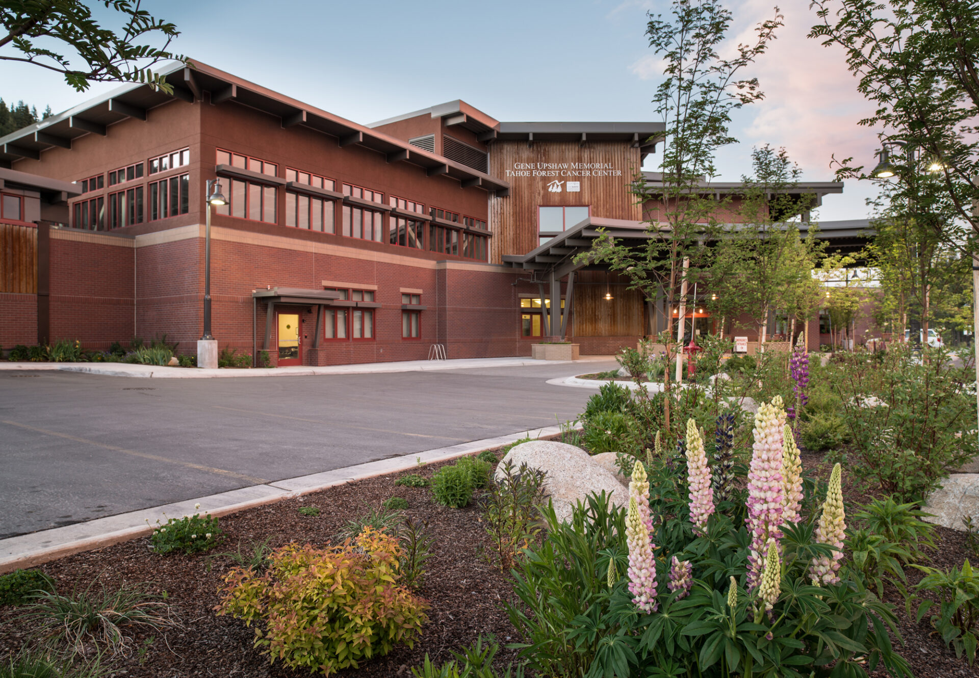Gene Upshaw Memorial Tahoe Forest Cancer Center exterior