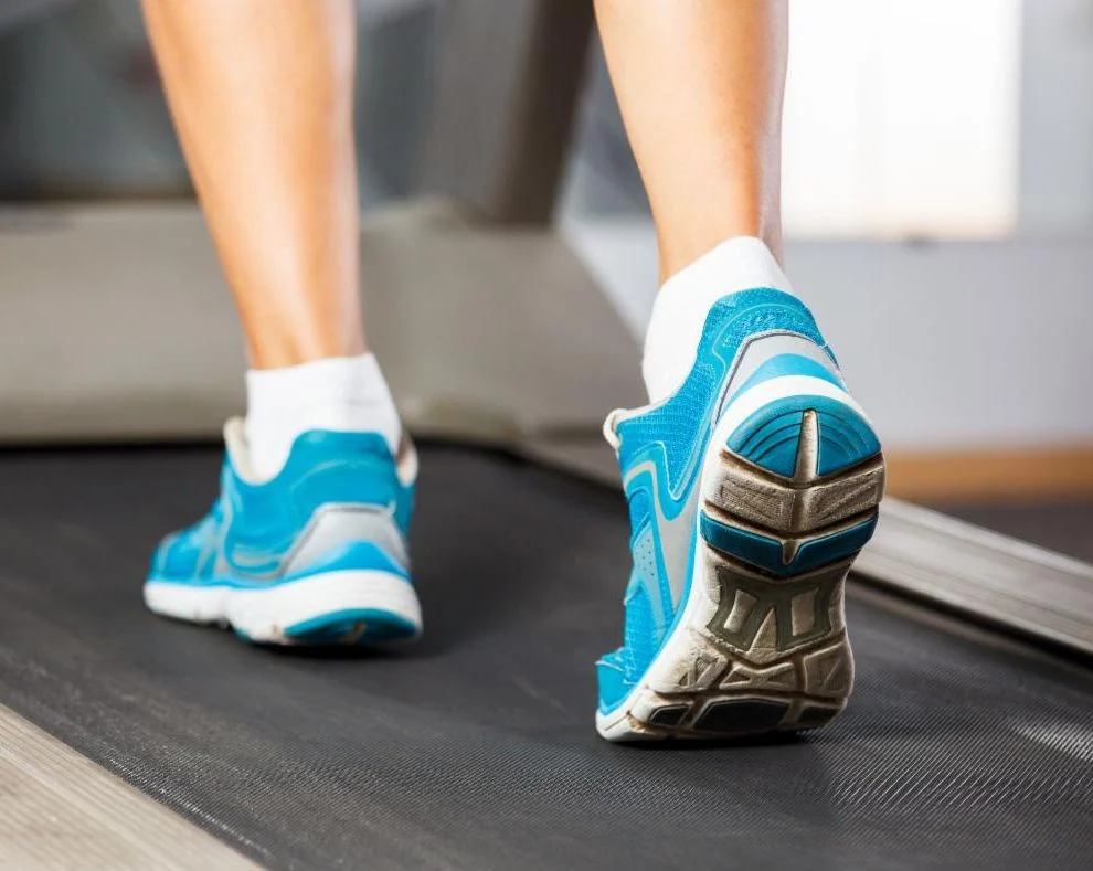 walk shoes walking on treadmill
