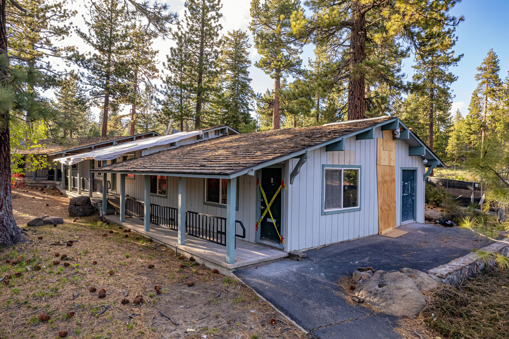 3190 Fabian way building side view