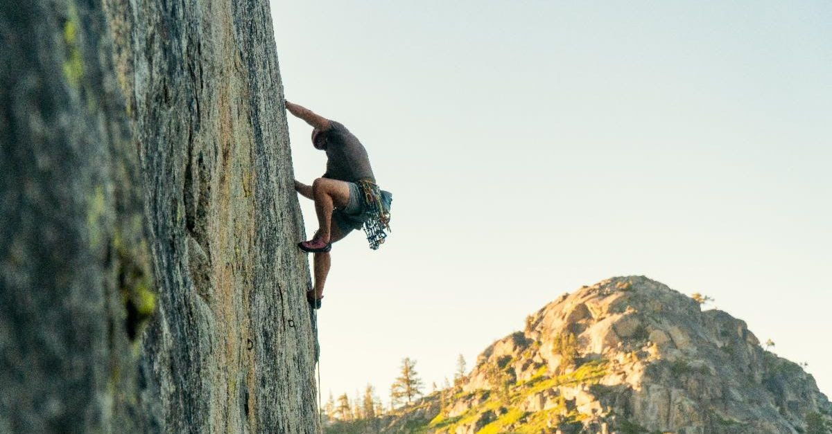 climbsummitgranite trad climber on granite