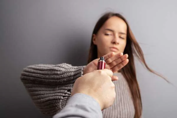 no girl saying no to vape