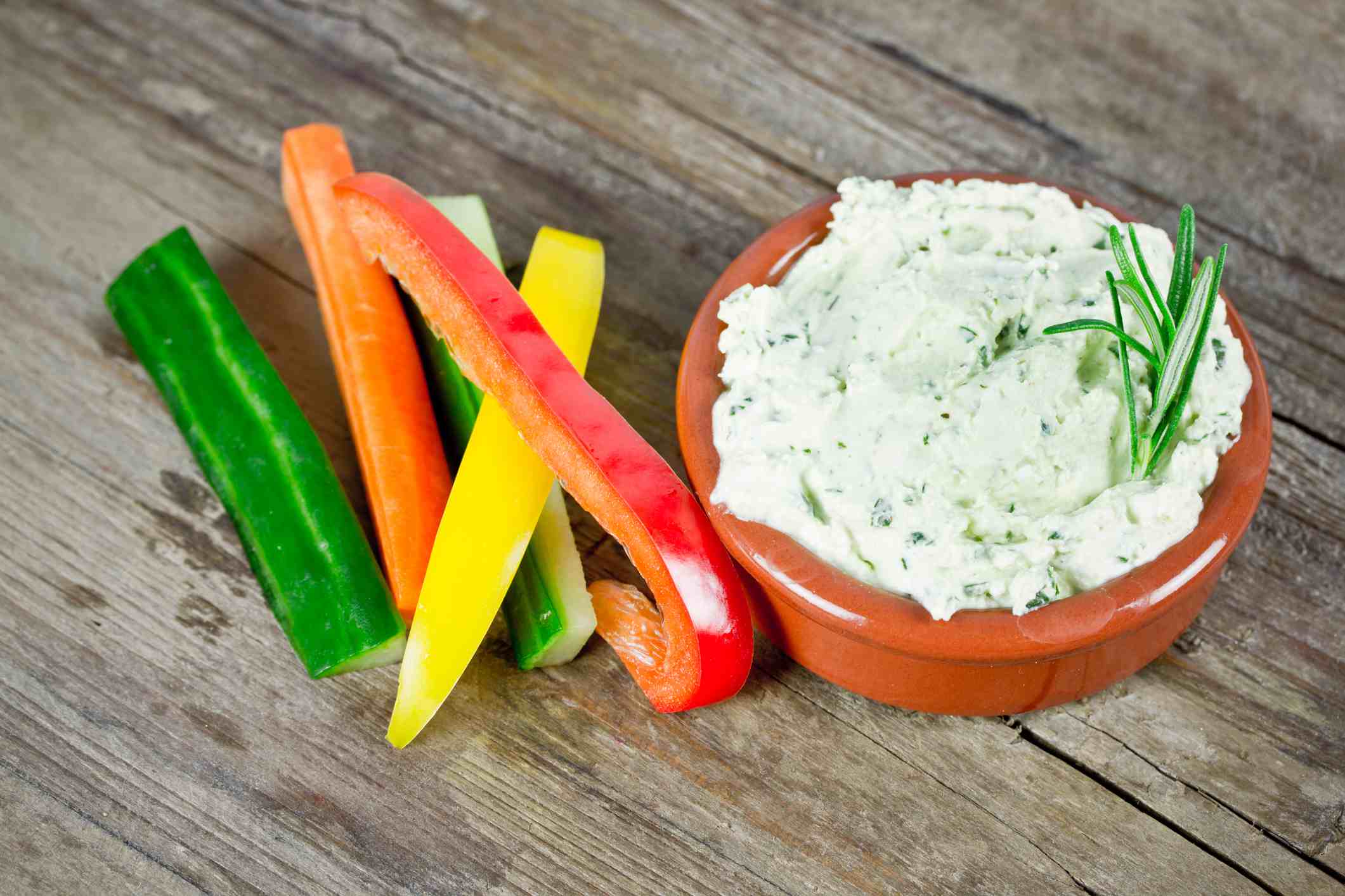 garlic herb dip with cut vegetables