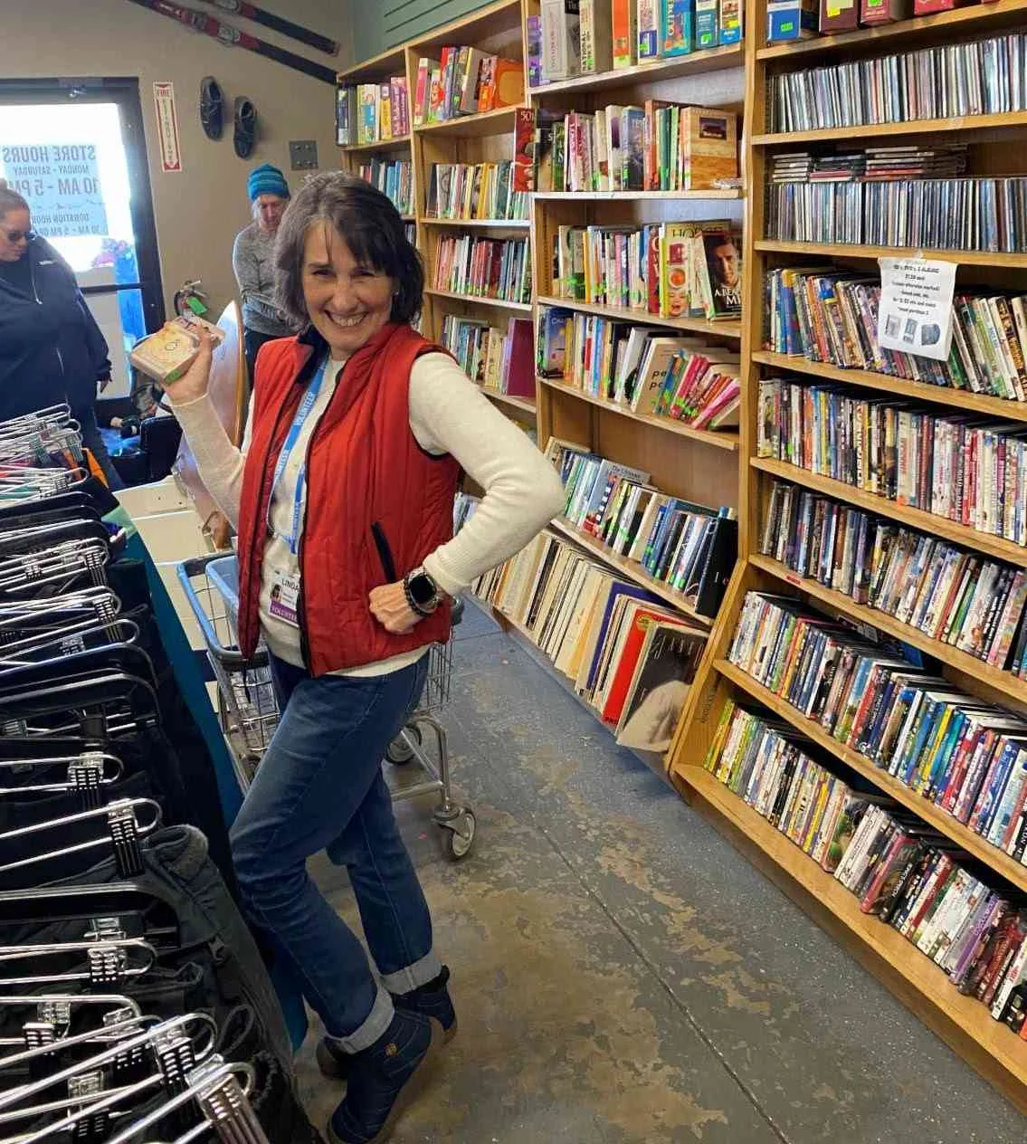 volunteer2 volunteer at thrift store