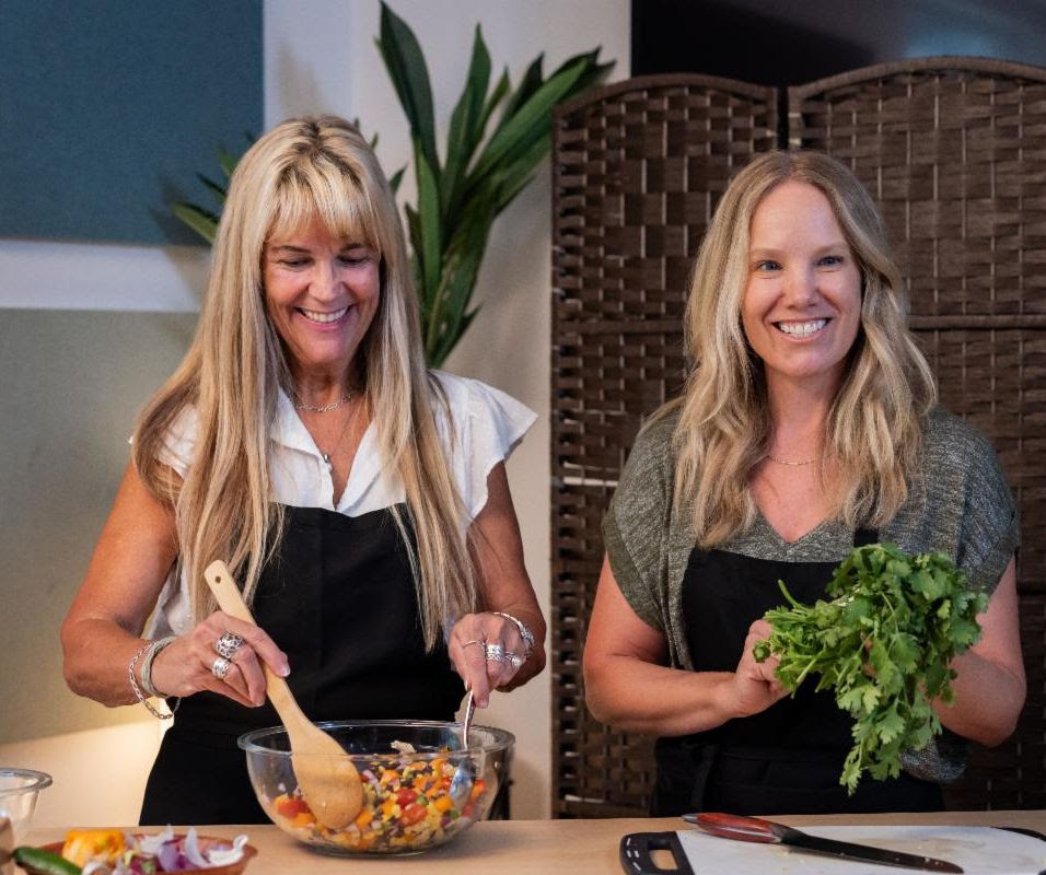 2 women cooking